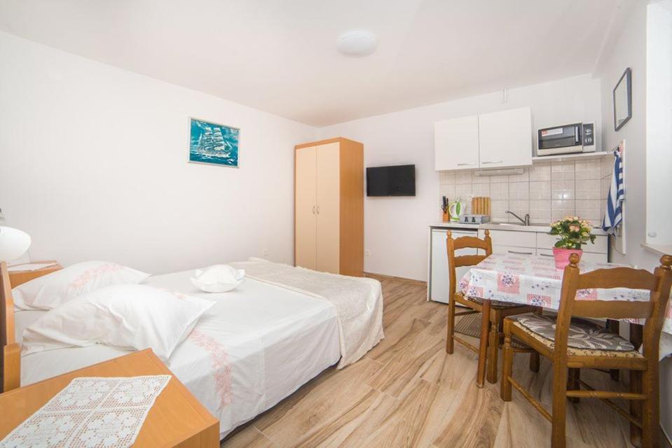 Apartmani Stipan Brela Exterior photo