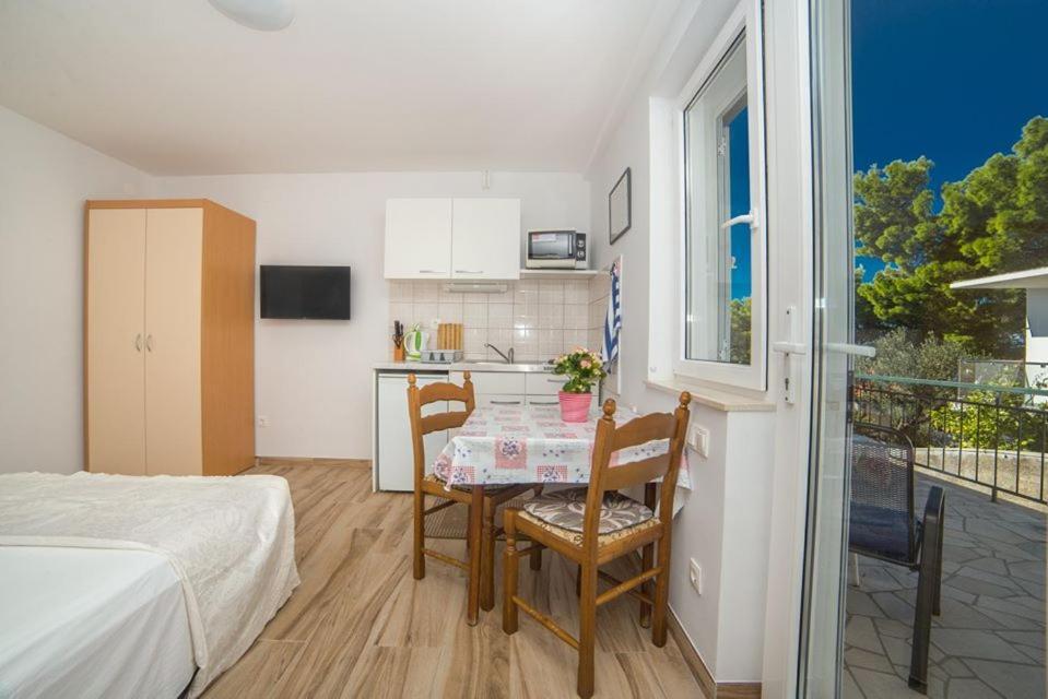 Apartmani Stipan Brela Exterior photo
