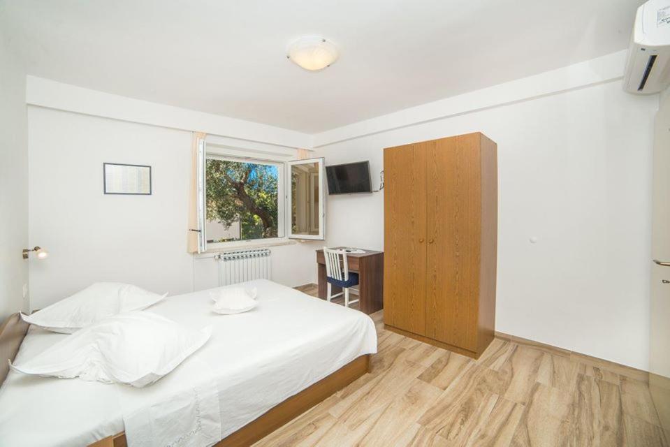 Apartmani Stipan Brela Exterior photo