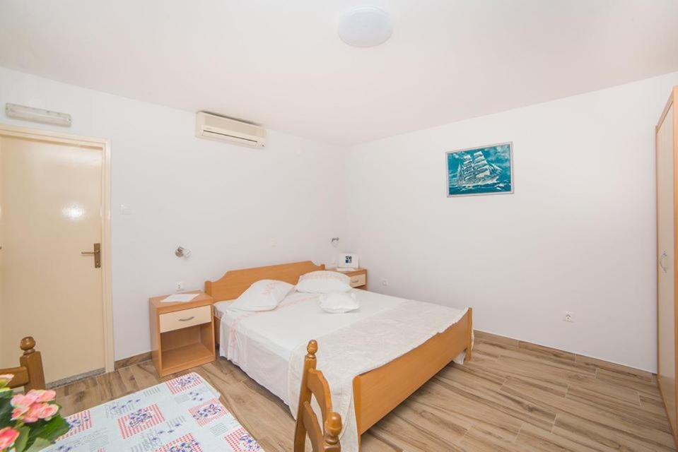 Apartmani Stipan Brela Exterior photo